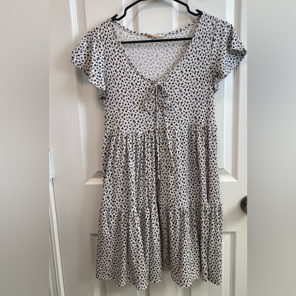 Jessica Simpson black and white floral print Mini flowy dress